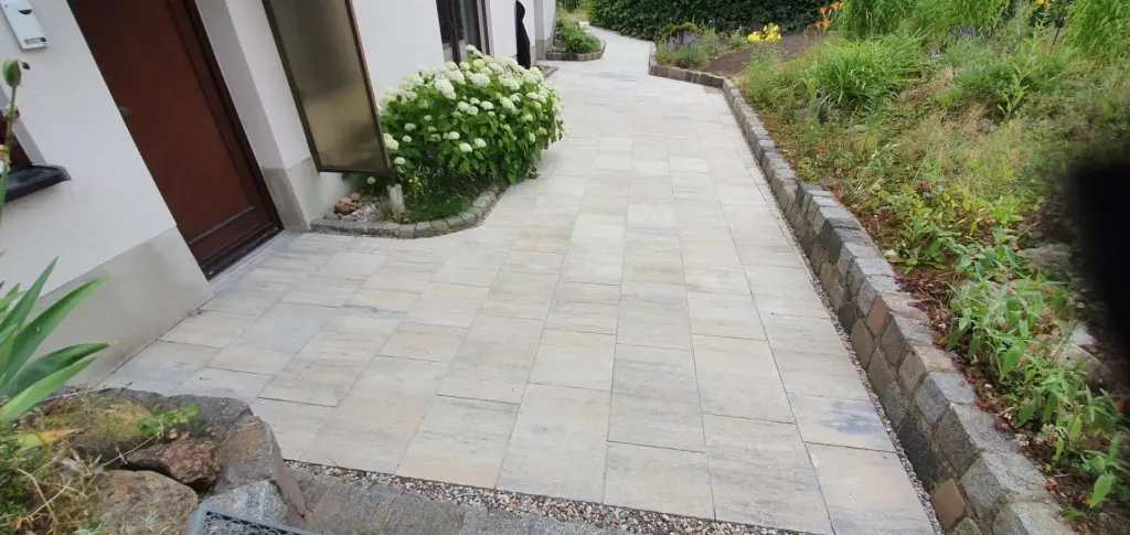 Professionelle Pflasterarbeiten für eine barrierefreie Zufahrt – Galabau Schurig Klipphausen
