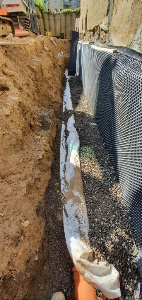 Entwässerung am Haus mit Wandabdichtung – Galabau Schurig Klipphausen