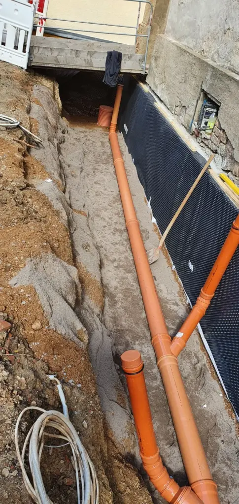 Entwässerung am Haus mit Wandabdichtung – Galabau Schurig Klipphausen