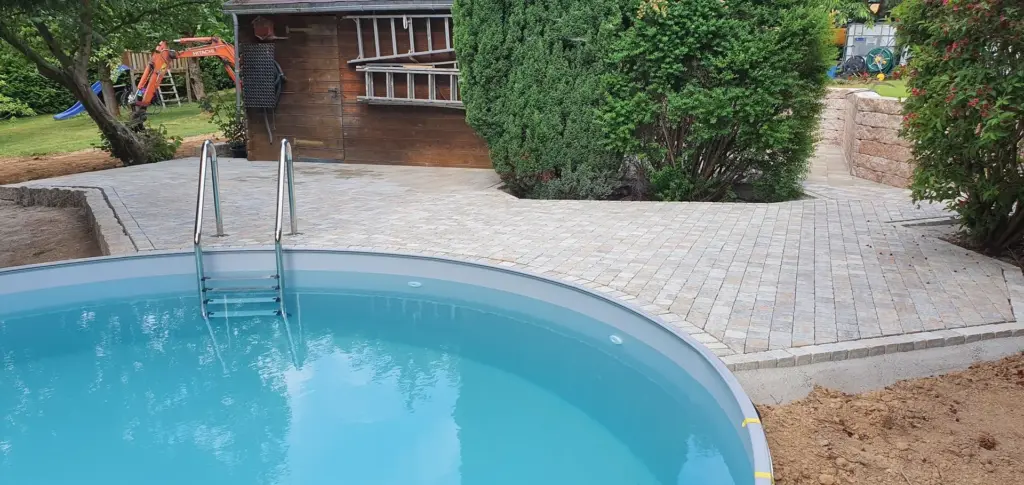 Terrasse mit Pool gepflastert - Galabau Schurig Klipphausen