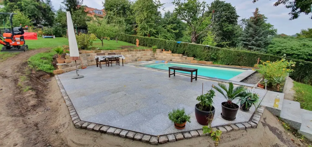 Terrasse mit Pool gepflastert - Galabau Schurig Klipphausen