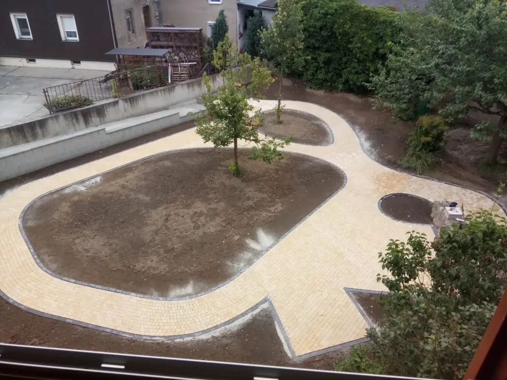 Neugestaltung eines Innenhofes mit hochwertigem Pflaster – Galabau Schurig Klipphausen